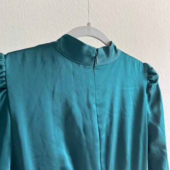 GIANNI BINI | Emerald Satin Ruched Puff Shoulder Mini Cocktail Dress | Size 2 - Picture 6 of 10